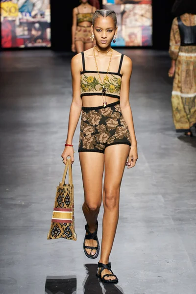Look 12